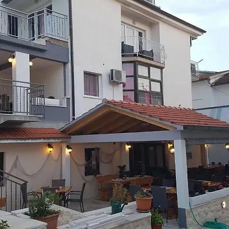 Apartment Nikola *